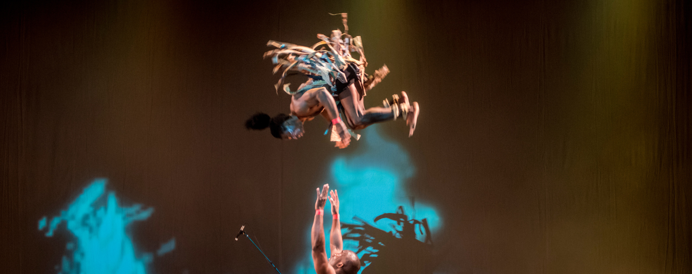 Cirque Kalabante acrobat